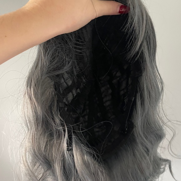 Greyish Blue Wavy Wig - Picture 5 of 5